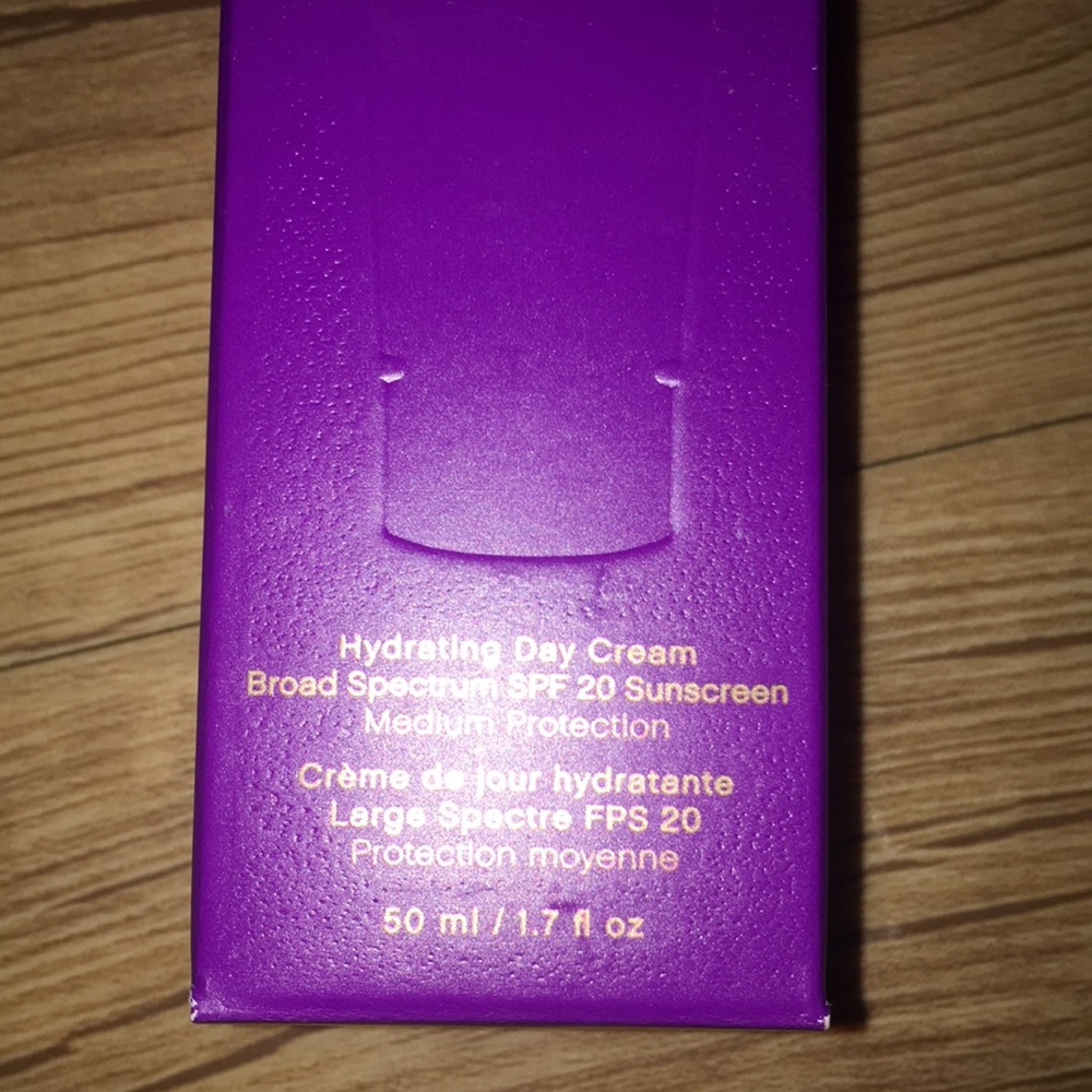 2 Younique hydrating day cream NIB - Picture 2 of 4